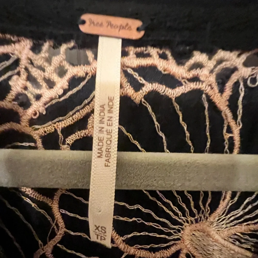 Free People Easy Breezy Floral Embroidered Boho Henley Blk/peach XS